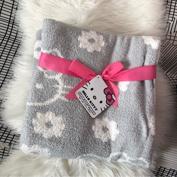 Hello kitty feather yard knit throw - Picture 1 of 5